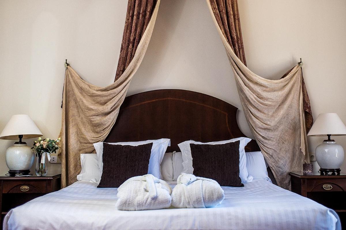 Cama o camas de una habitación en Termes Montbrio Hotel & Spa