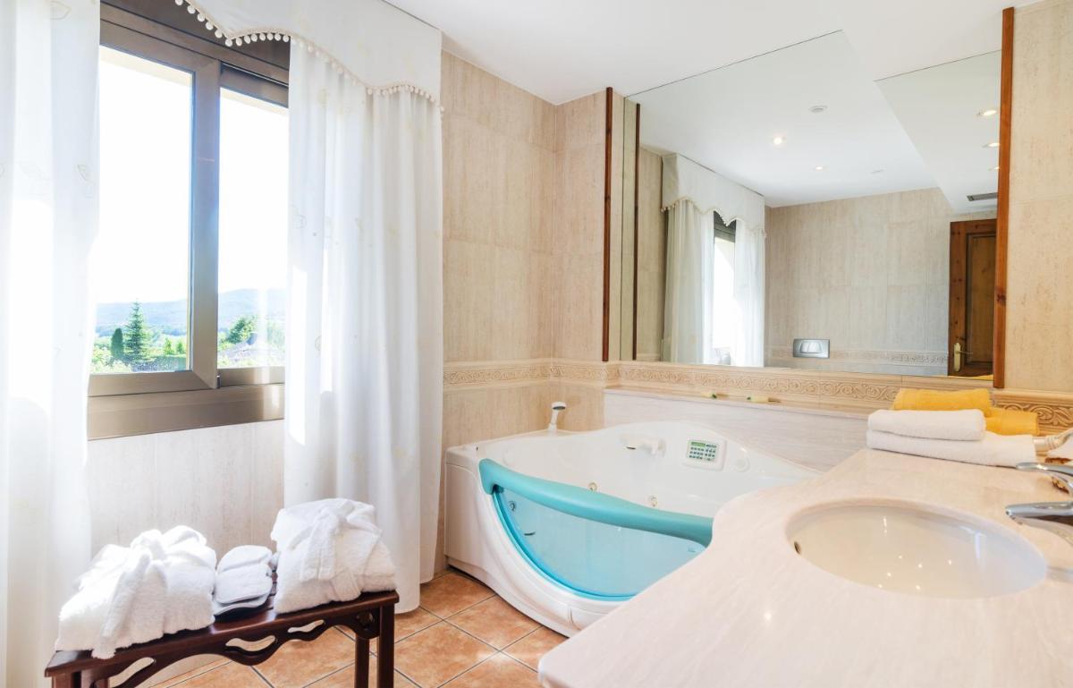 Hotel Restaurant Cal Petit - Housity