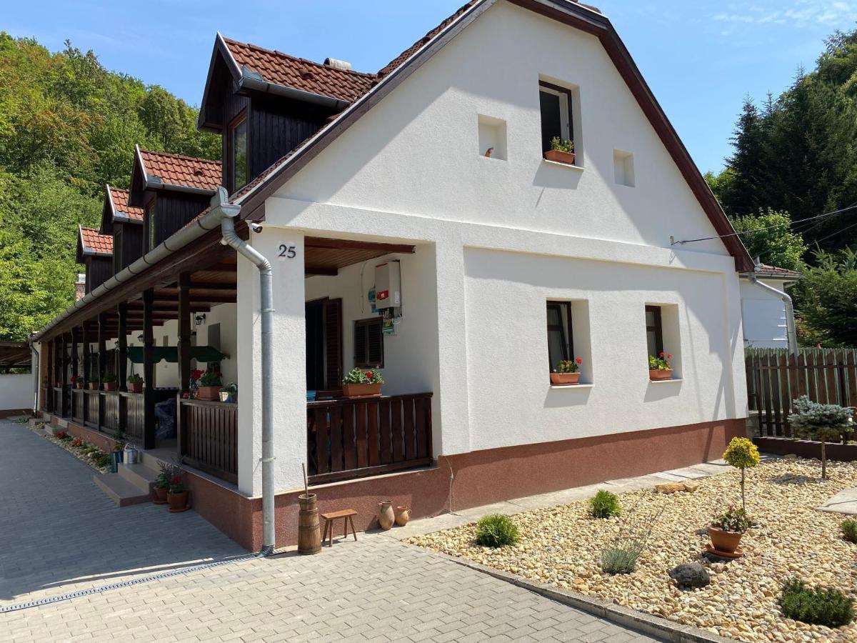 HUTA-TÚRA 42 Vendégház - Housity