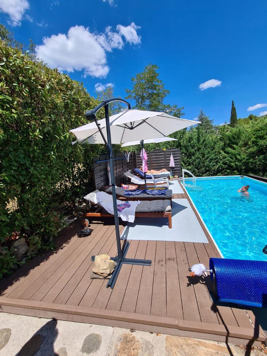 Mes Maisons, Two Gites sleeping 13 with Two Private pools, Kids Room, Laundry, Disco, free WiFi, Linen and Dog's are Welcome - Housity