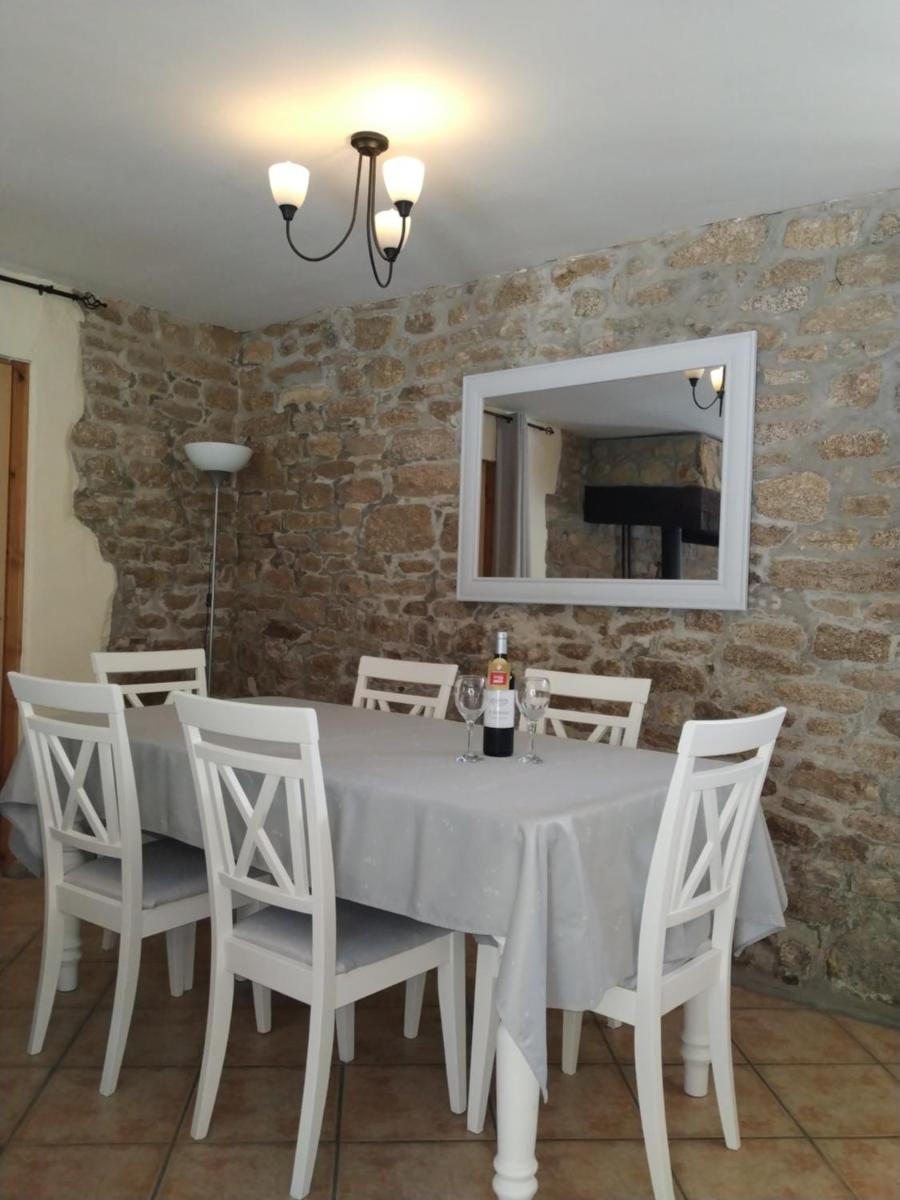 Bonne Chere Family Friendly Gites * Heated Pool * Huge Playbarn - Housity