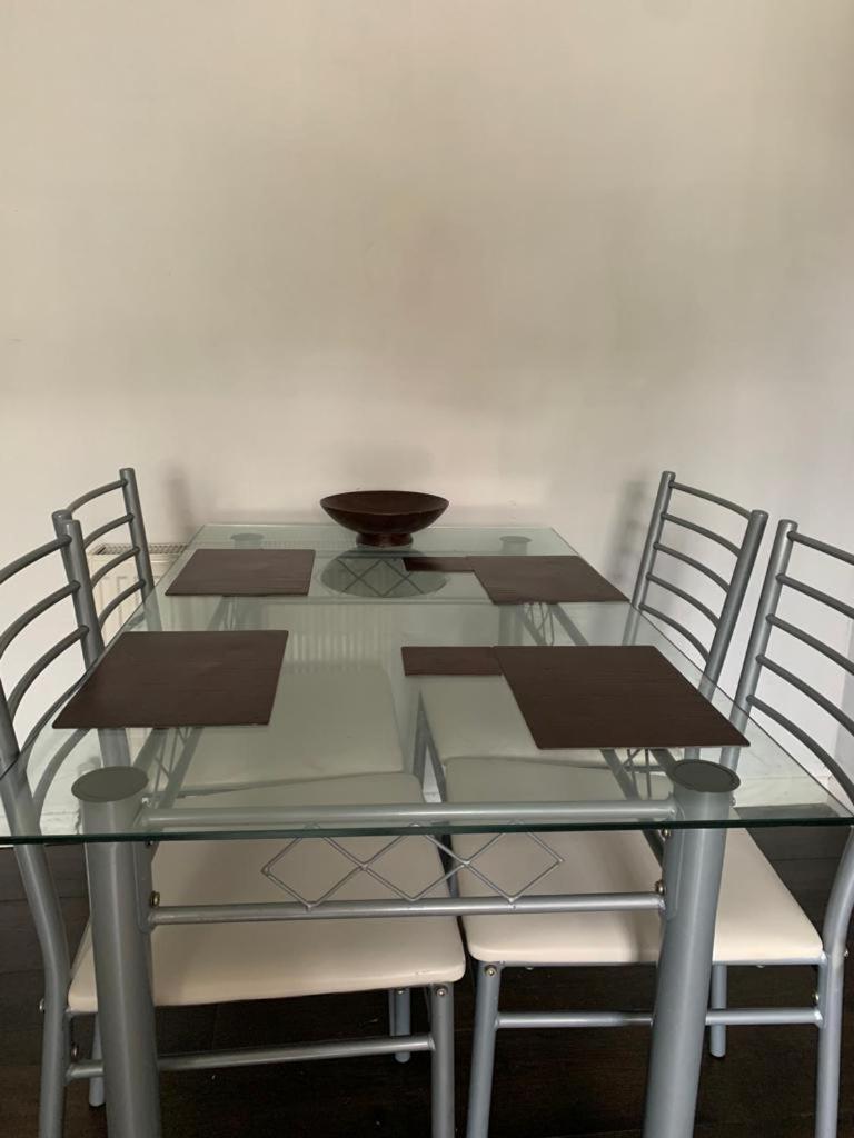 Eastbourne Late check in available - Housity