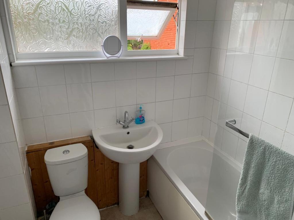 Eastbourne Late check in available - Housity