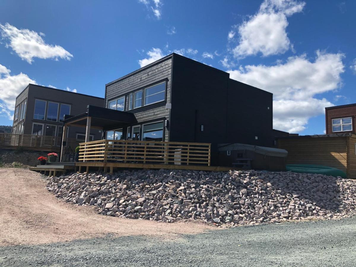 Hytte nær vannet, jacuzzi og sauna - Housity