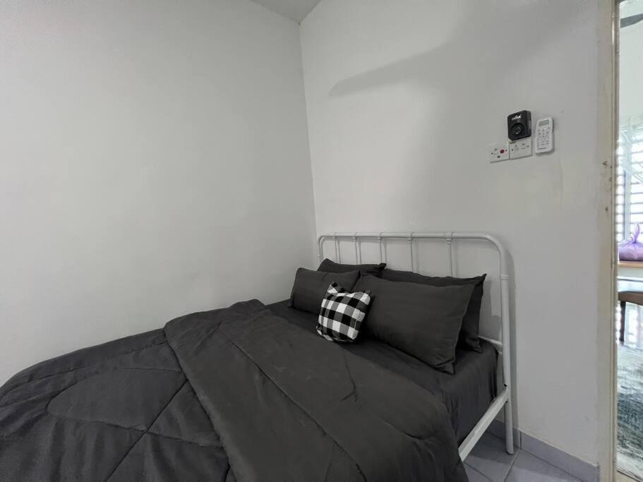 kelabu homestay with private pool - Housity