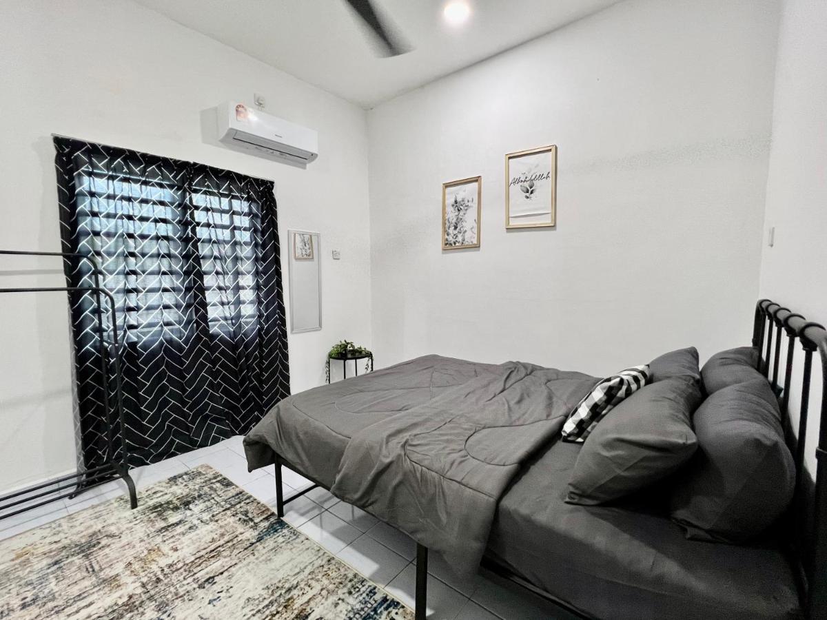 kelabu homestay with private pool - Housity
