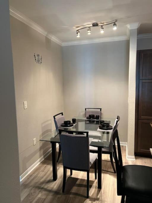 Lovely 1bedroom with a pool Midtown Houston TX - Housity