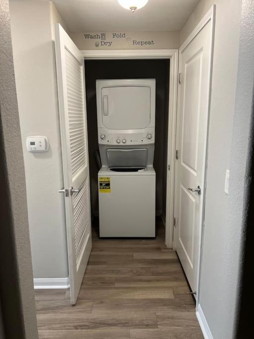 Lovely 1bedroom with a pool Midtown Houston TX - Housity
