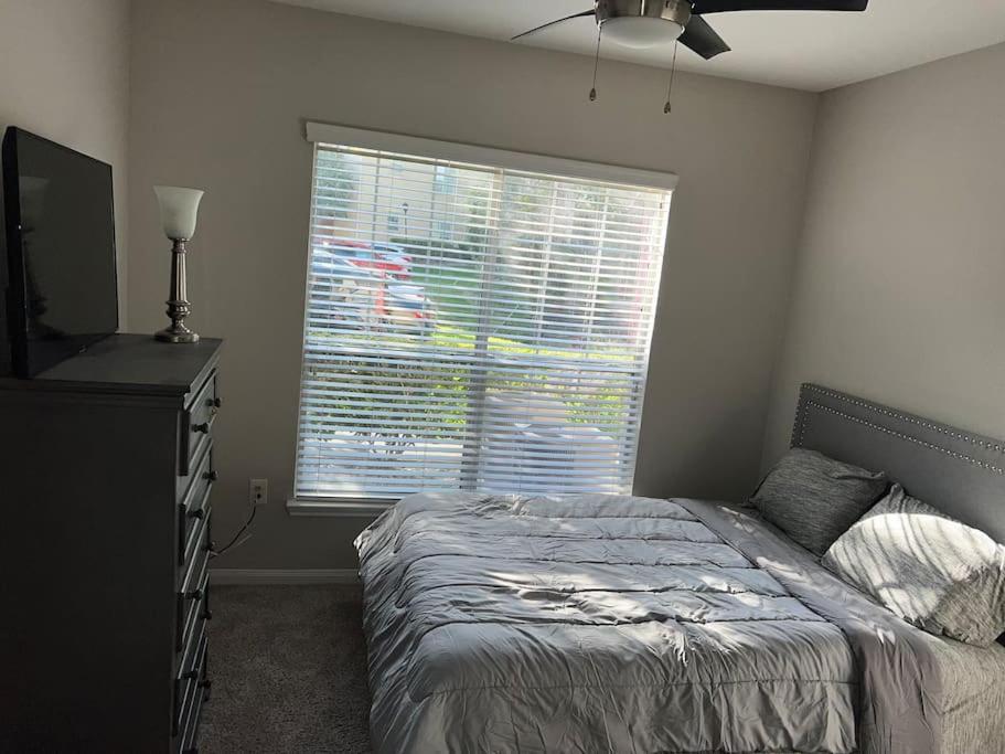 Lovely 1bedroom with a pool Midtown Houston TX - Housity