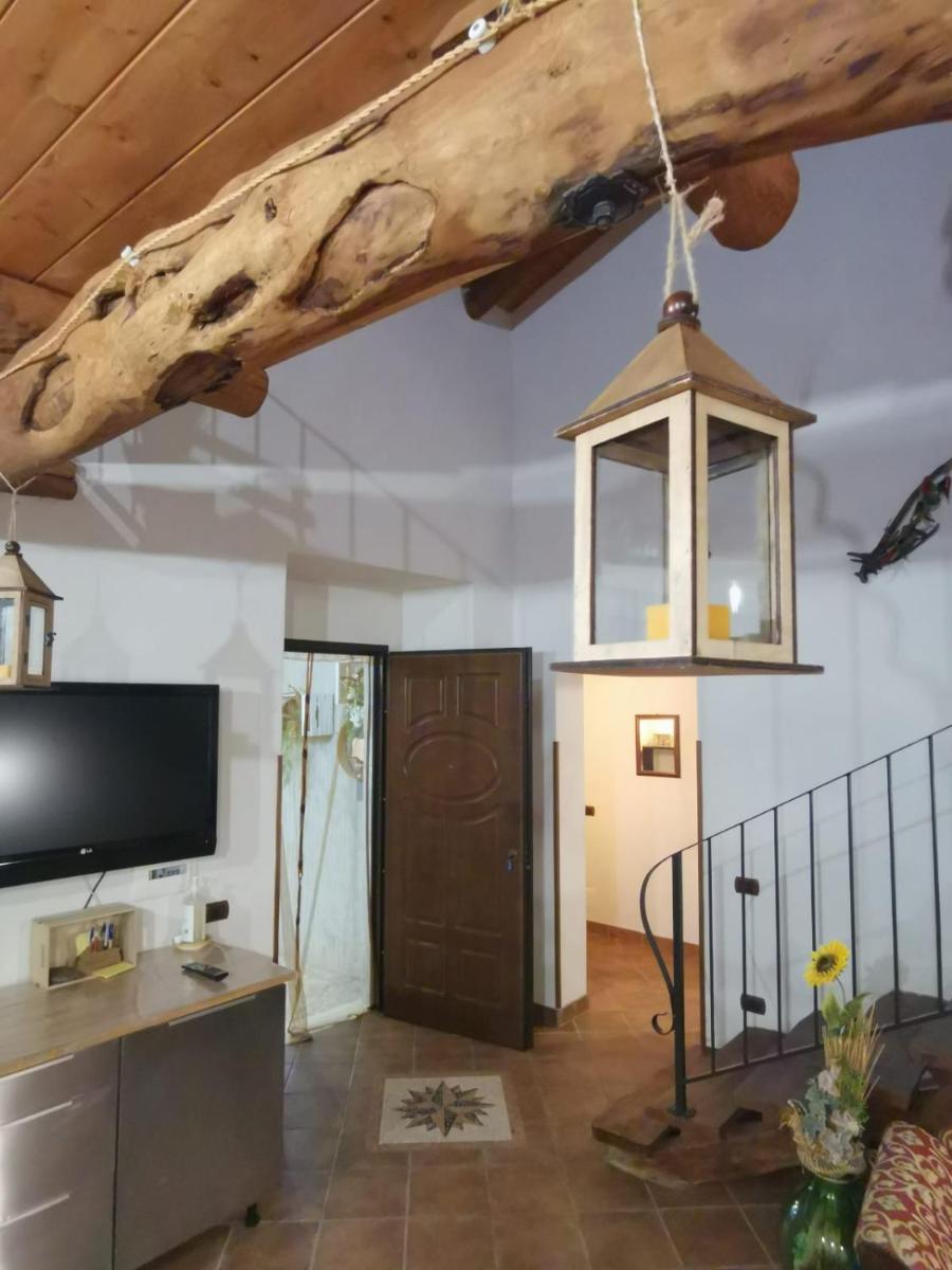 Rustic House - Housity