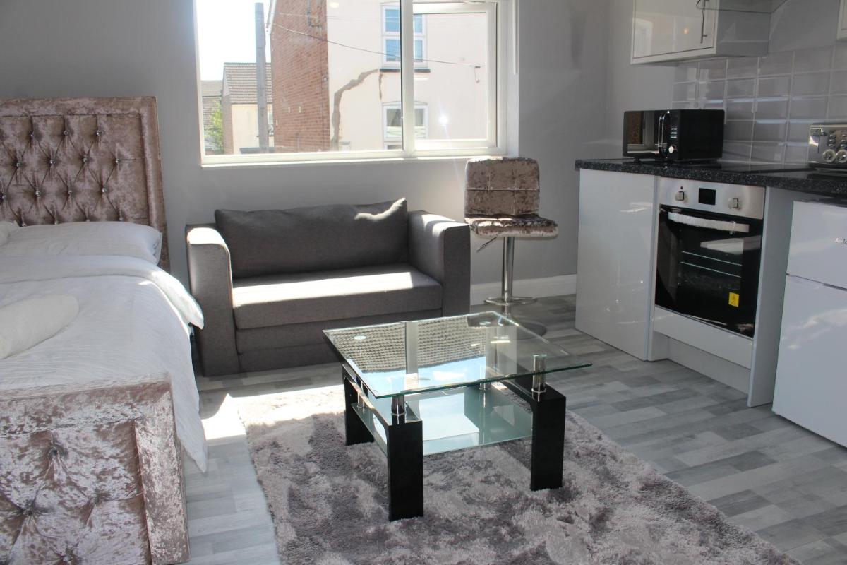 Lovely Central Luton Studio - Ideal for Airport! - Hizvo