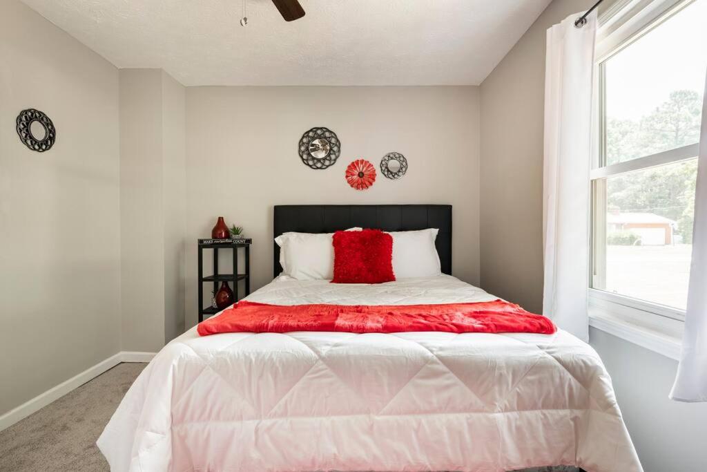 Modern, Spacious, and Comfy 3 Bedroom Home - Housity
