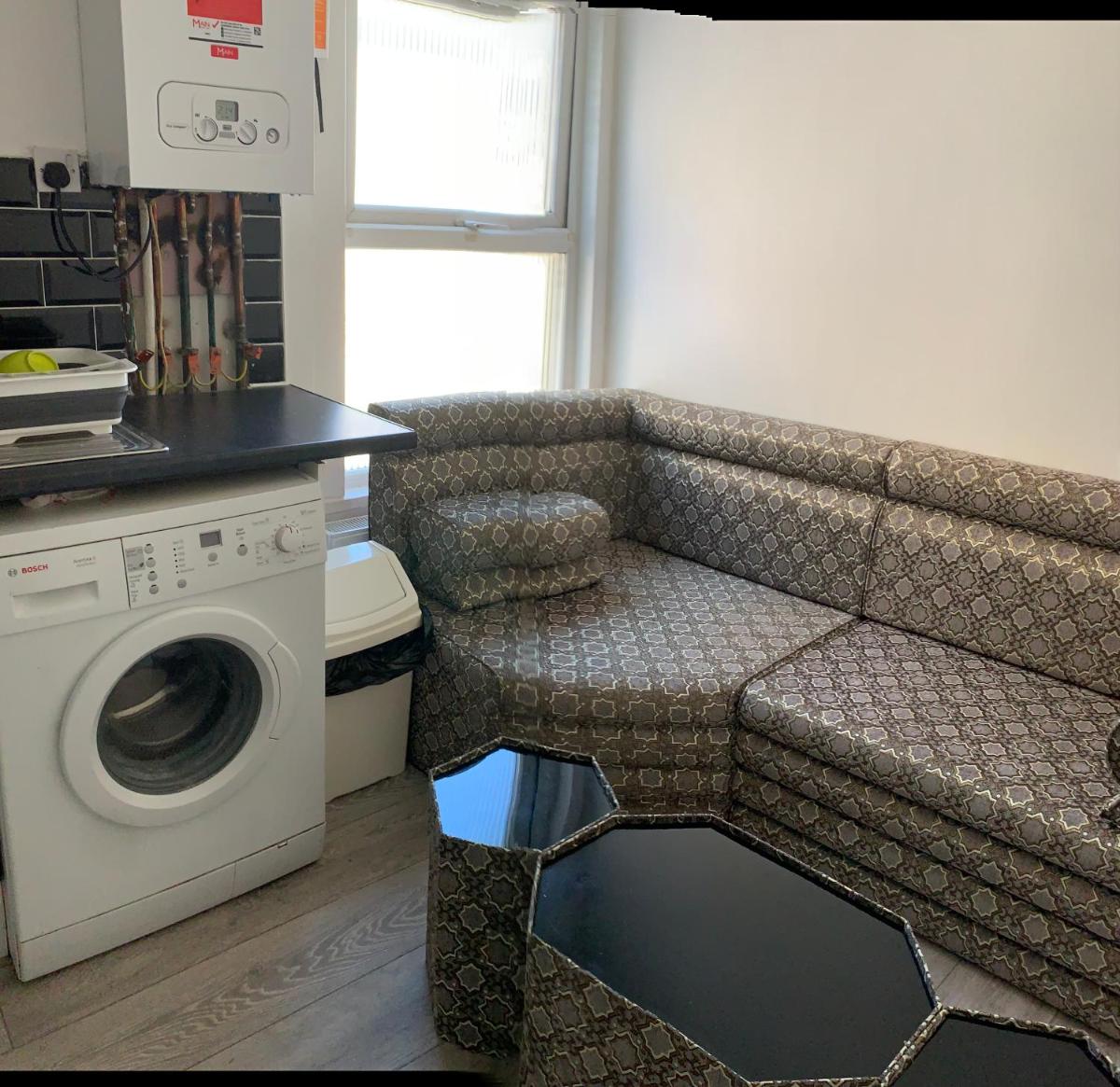 Beautiful Hoe Street First Floor one bedroom apartment B Walthamstow - Housity