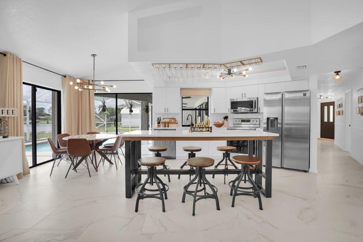 Stunning 5 bedroom Villa Punta Gorda Sarasota area - Housity