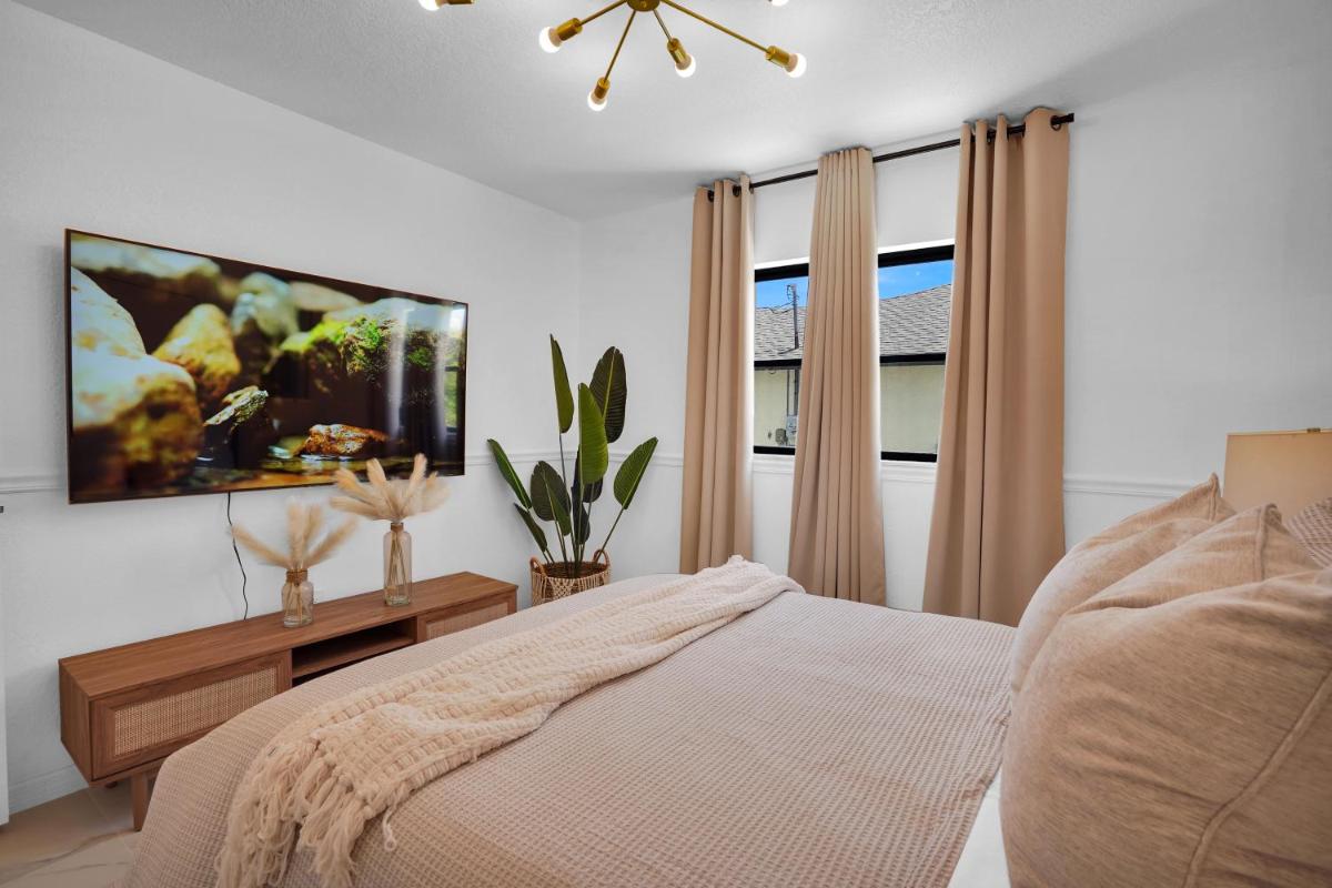 Stunning 5 bedroom Villa Punta Gorda Sarasota area - Housity