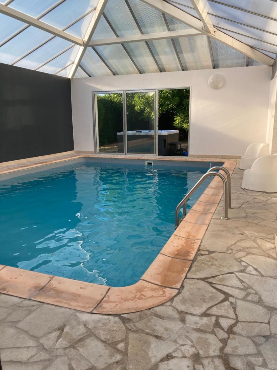 Gîte familial avec spa privatif & piscine chauffée - Housity