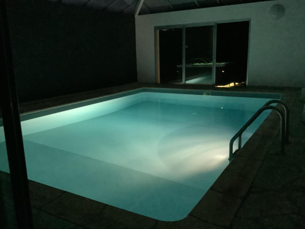 Gîte familial avec spa privatif & piscine chauffée - Housity