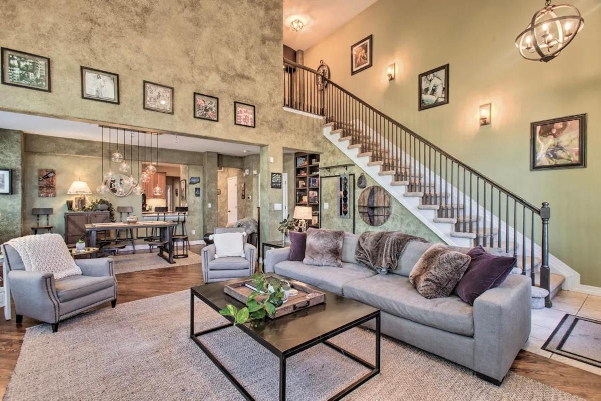 Luxury Cherry Creek Retreat - Housity