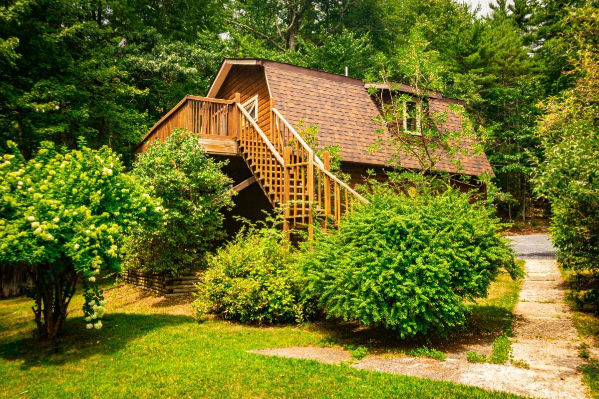 Hikers Haven, a Cozy Cabin Loft above Bashakill Wildlife Refuge - Housity