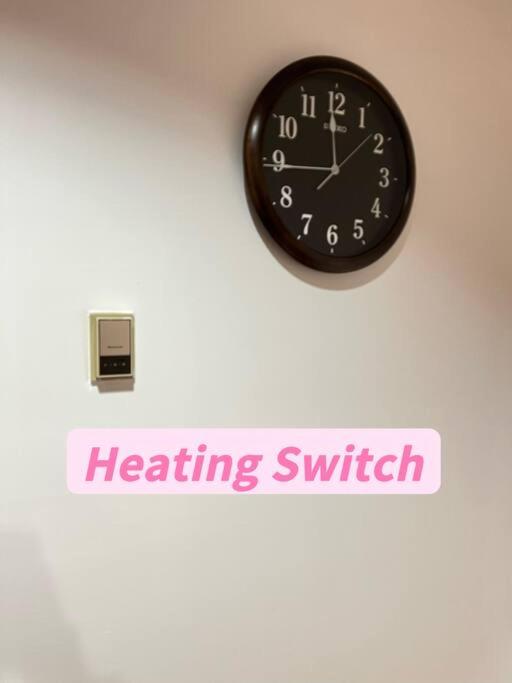 Hawker 4BR House ?Air-Con, WiFi, Netflix, Parking? - Housity