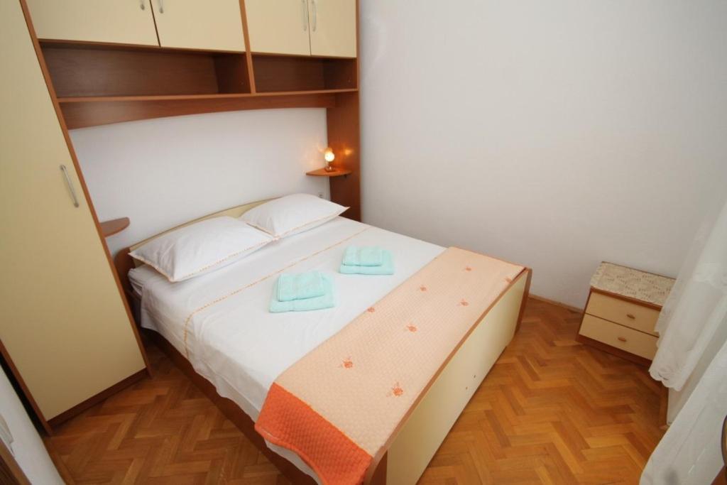 Apartments by the sea Kukljica, Ugljan - 8229 - Housity