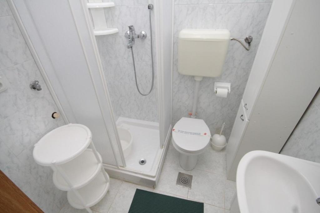 Apartments by the sea Kukljica, Ugljan - 8229 - Housity