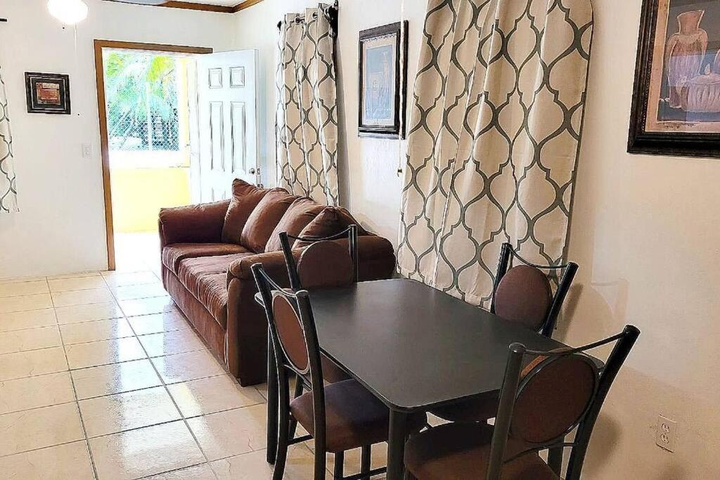 2 bedroom apartmen in the heart of west end! - Housity