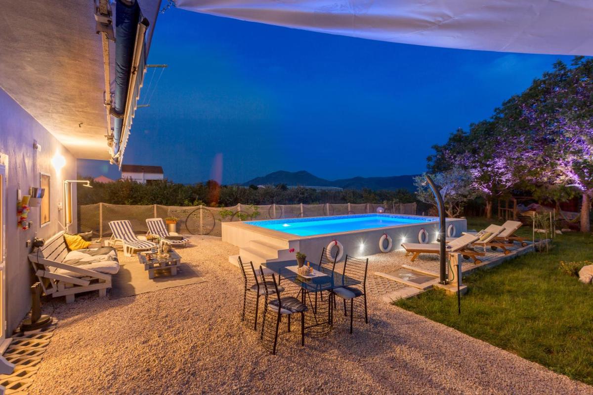 Holiday house with a swimming pool Opuzen, Neretva Delta - Usce Neretve - 8818 - Housity