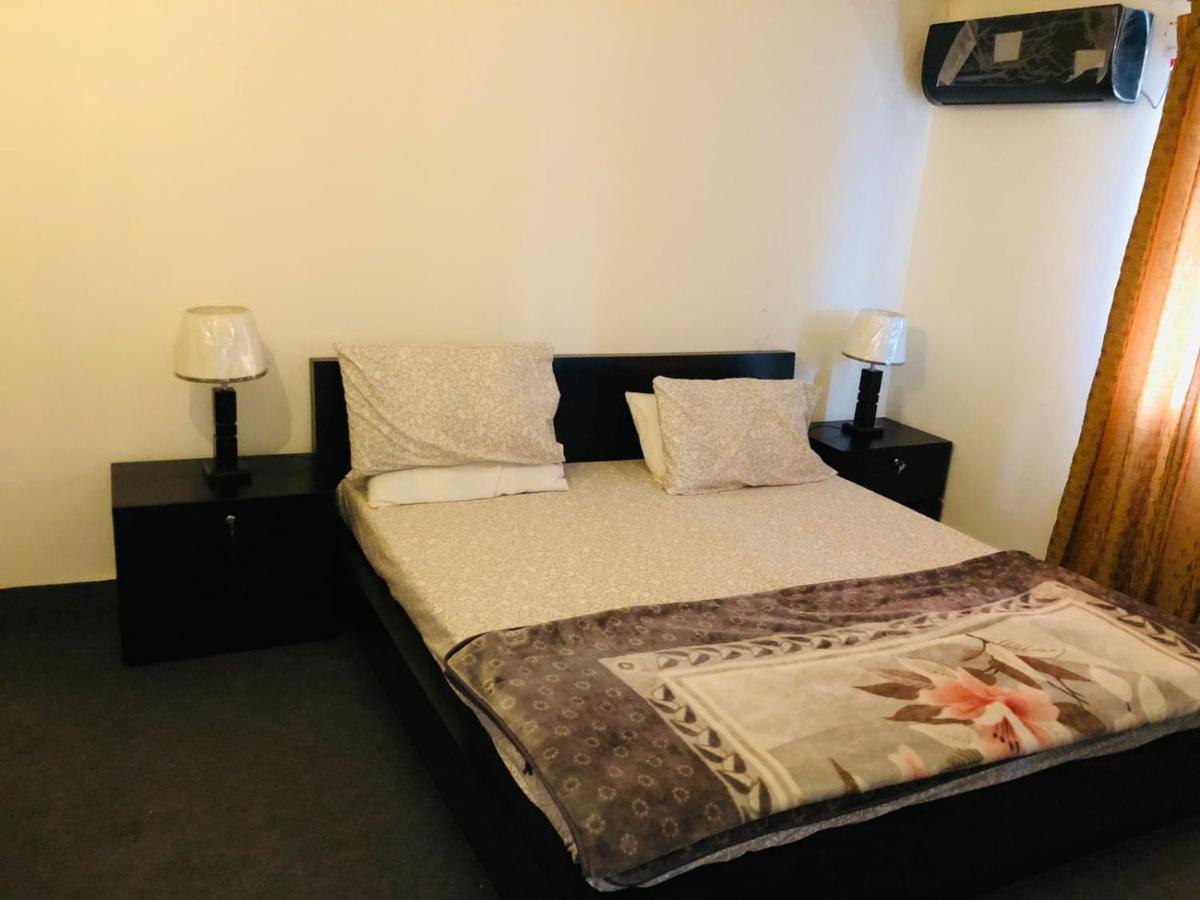 Fully Luxurious Entire Villa Vacation Home In Bahria Town Phase 8 - Housity