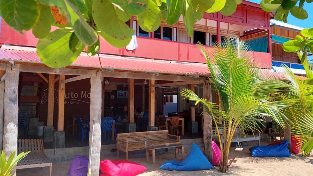 Arto Moro Bunaken - Housity