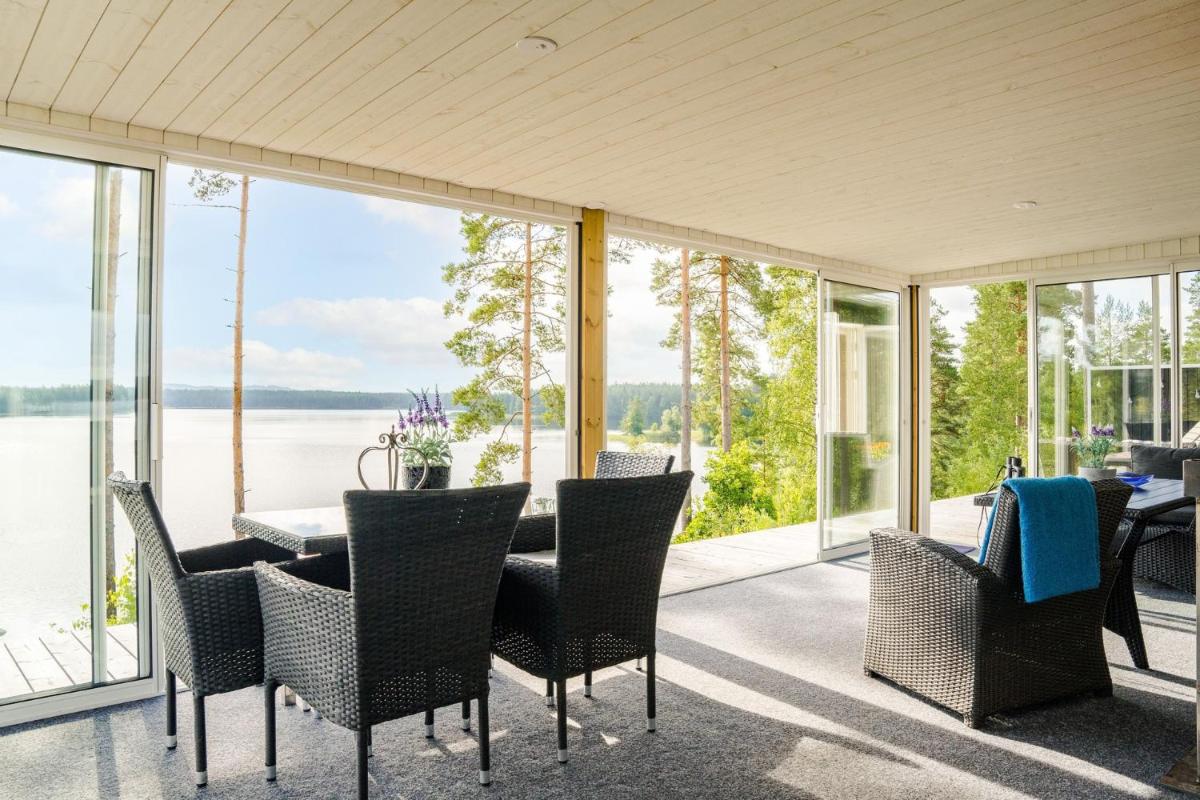 Fantastic house in Vaggeryd with a panoramic location by the lake Fangen - Housity