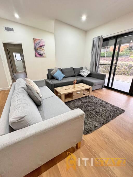 Suitetrails - Lavish in Lyons - 3bd 2bth Spacious & Modern Home