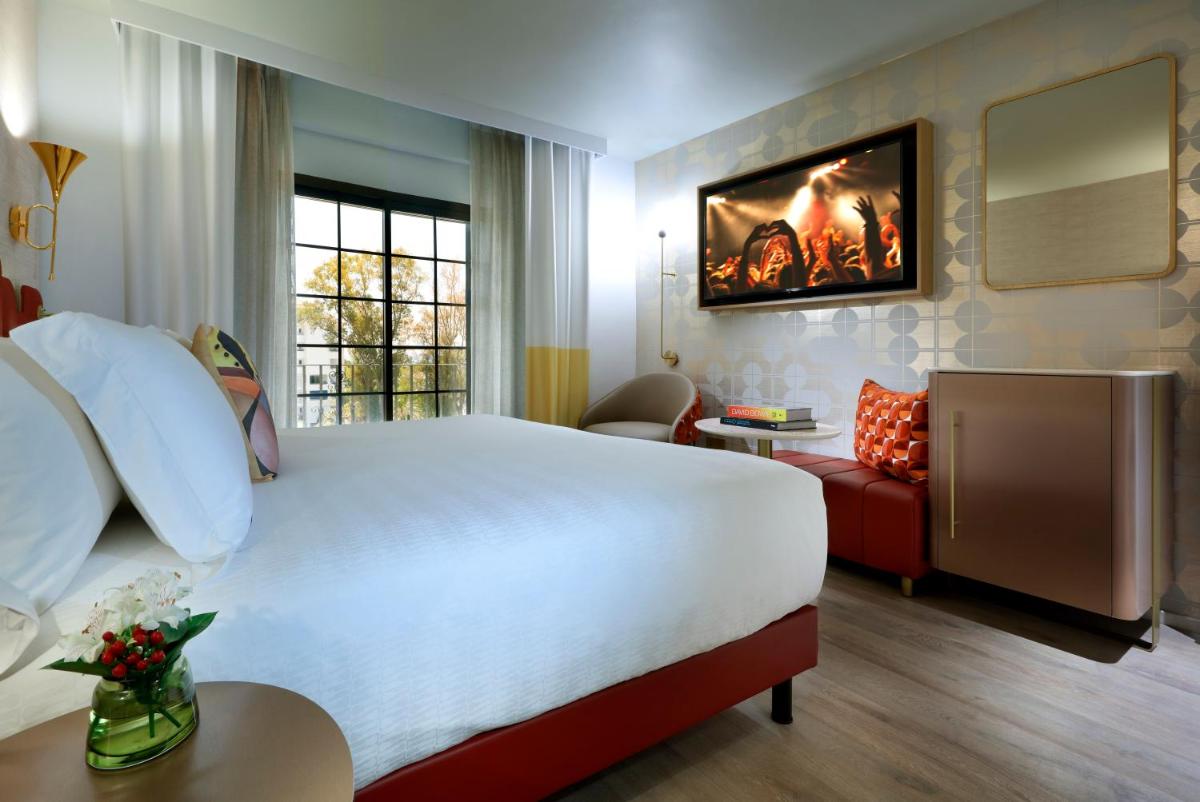 Cama o camas de una habitación en Hard Rock Hotel Marbella - Puerto Banús