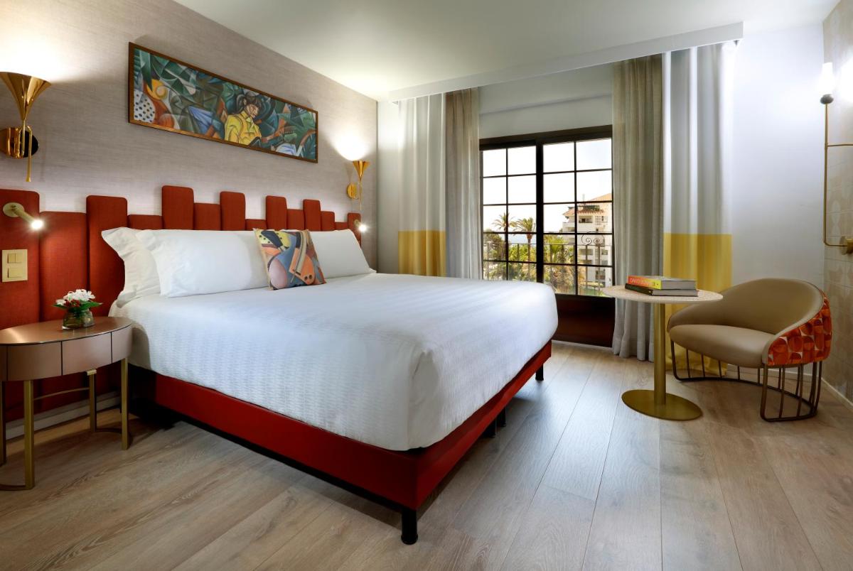 Cama o camas de una habitación en Hard Rock Hotel Marbella - Puerto Banús