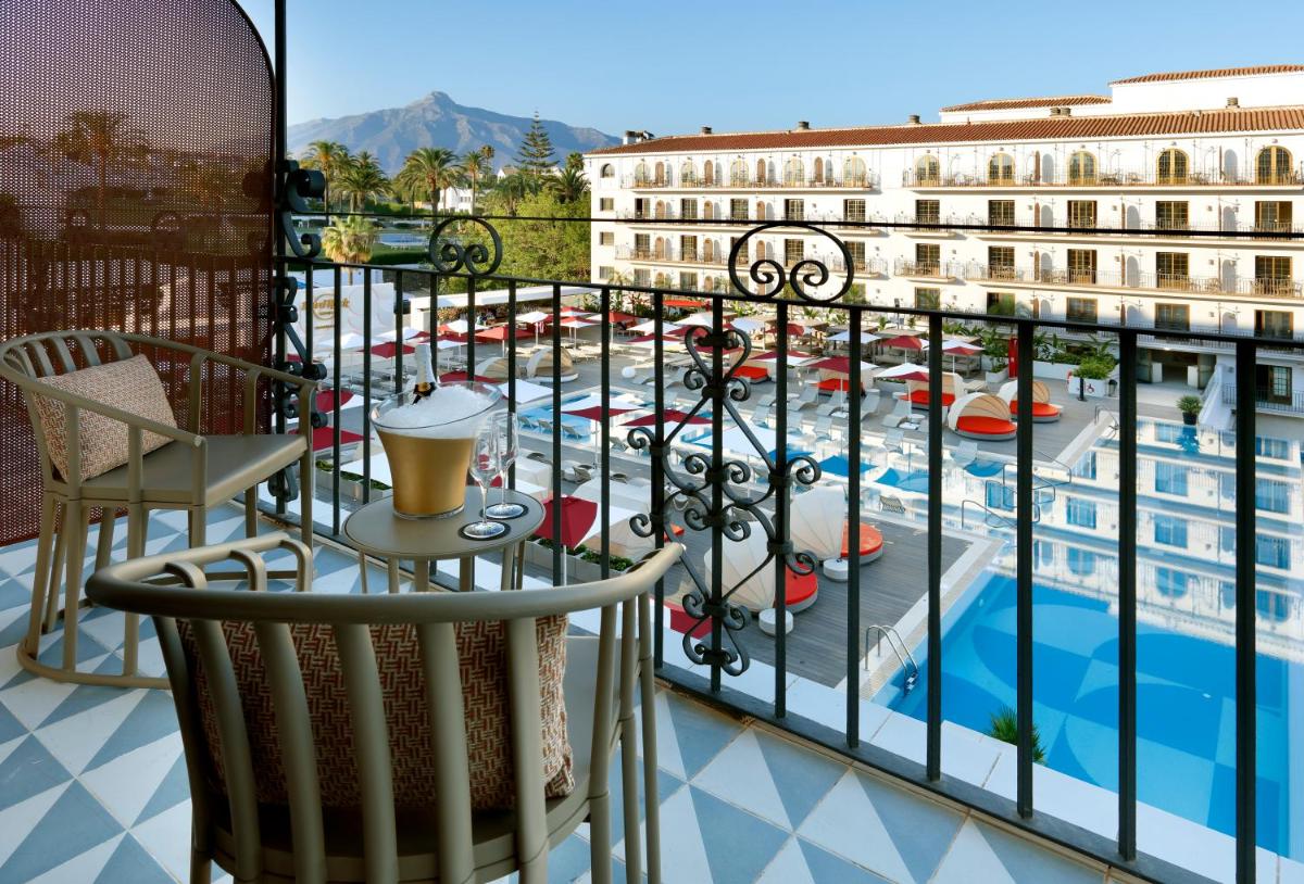 Piscina en o cerca de Hard Rock Hotel Marbella - Puerto Banús