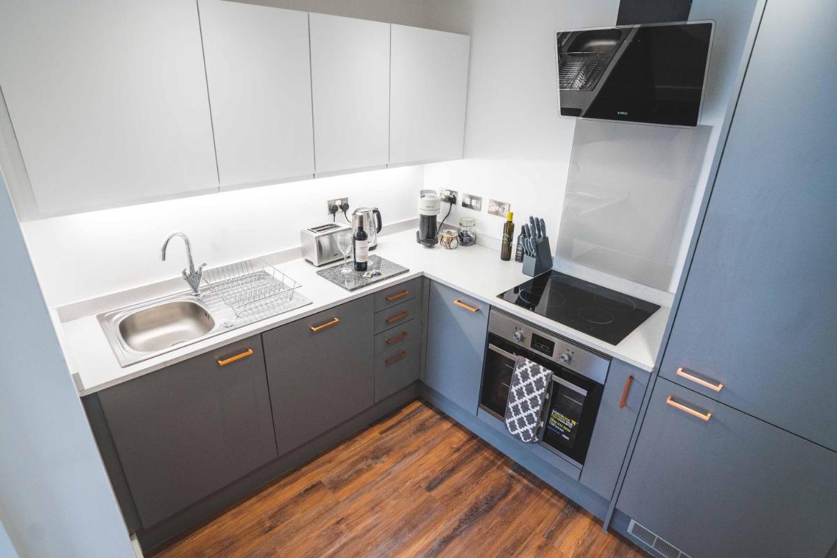 Modern 1-Bed Apartments - New - City Centre - FREE Wi-Fi - - Housity