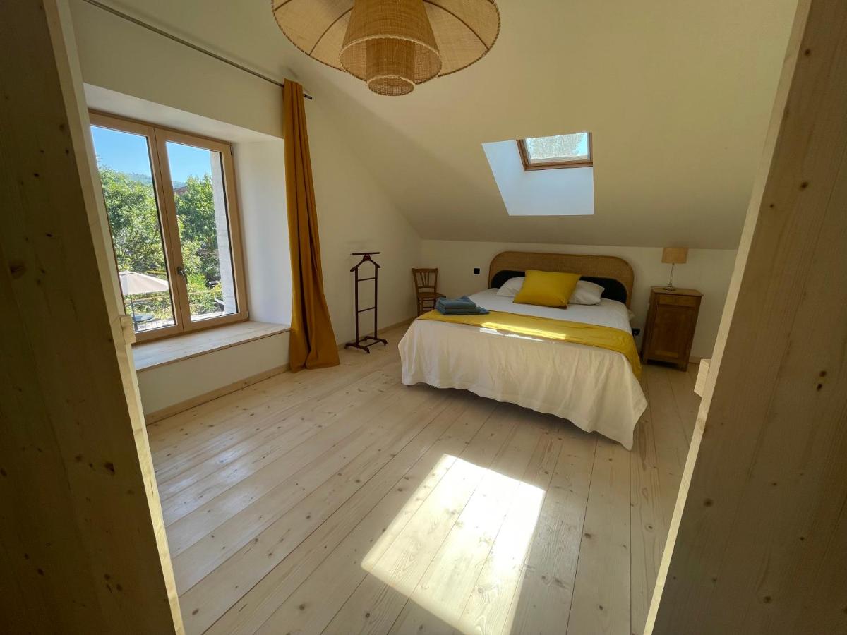 Maison près de la rivière - Housity