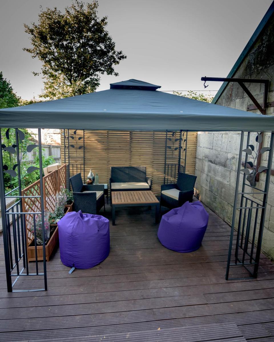 Quirky Vaulted Flat with Terrace - Housity