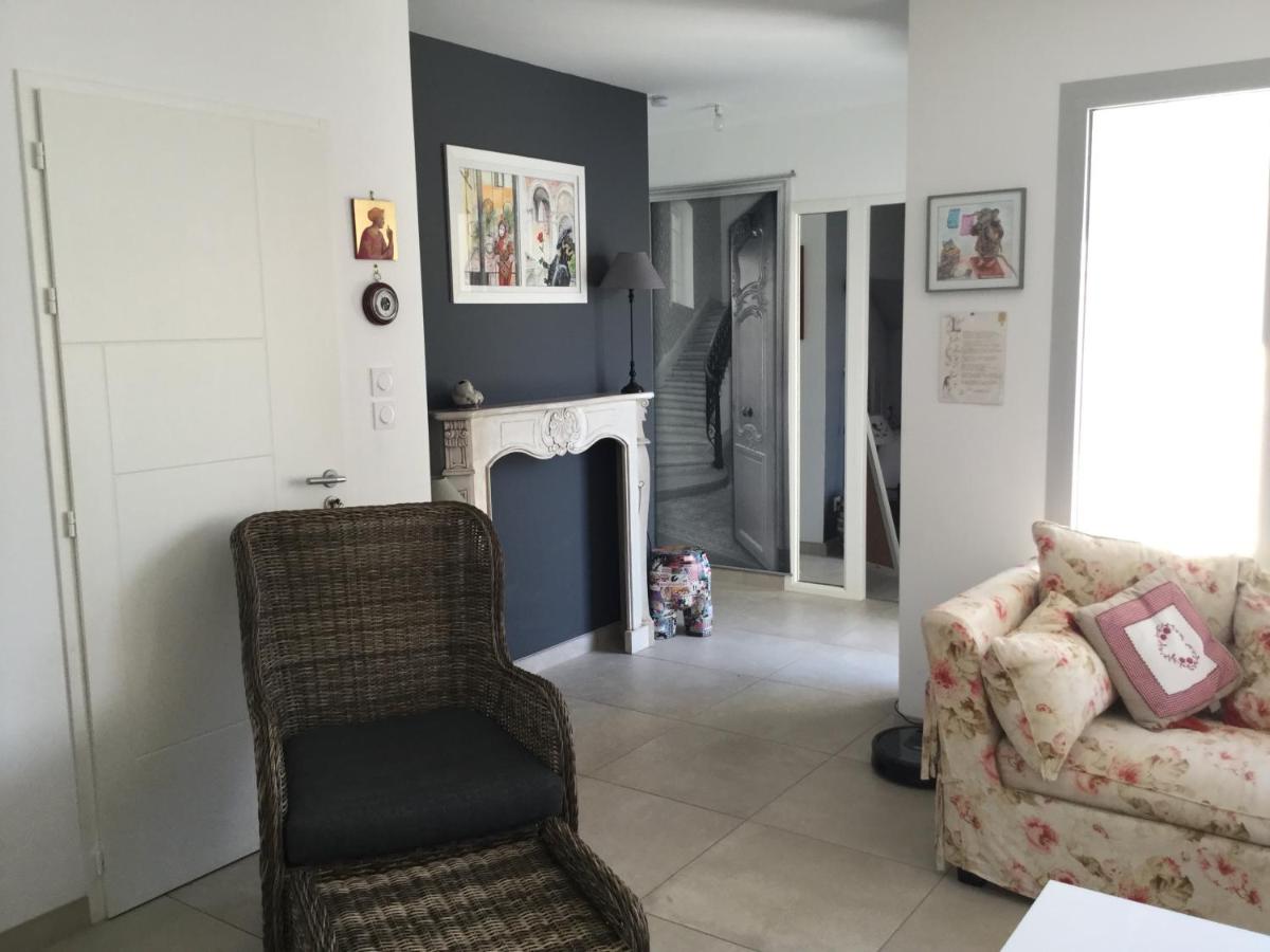 Chez Flos - Housity