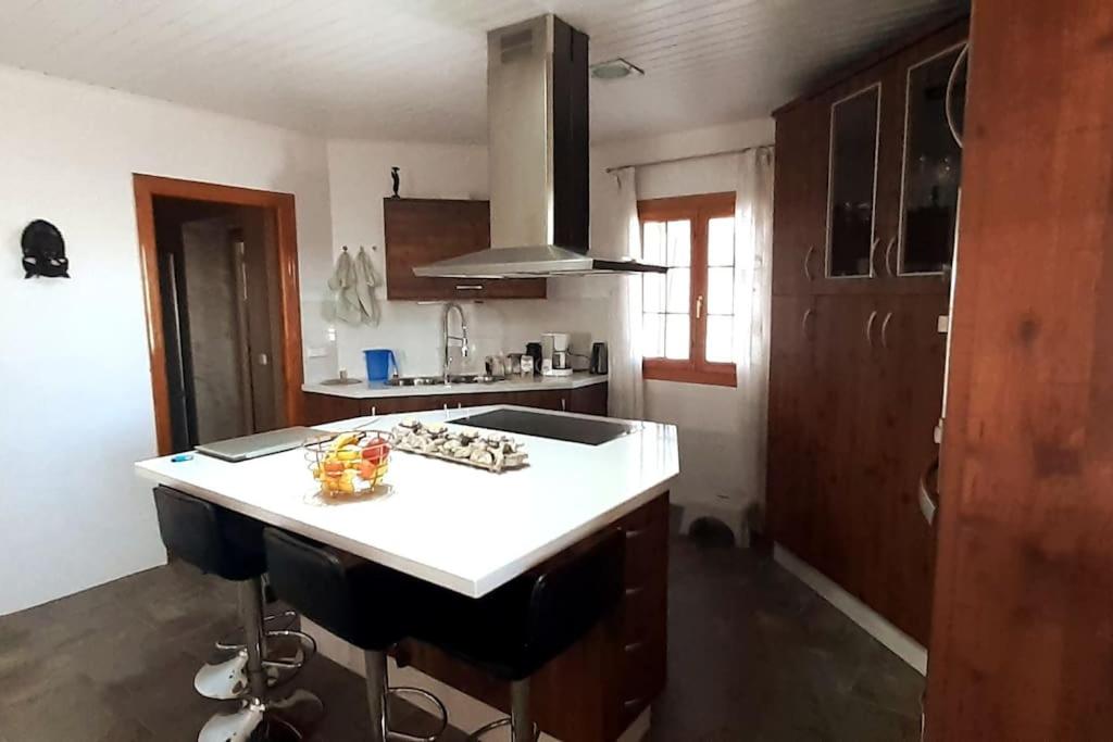 Charming Villa La Mar - Housity