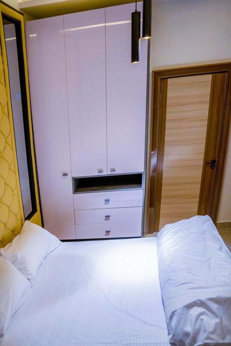 Plistbooking Xive 3 bedroom Luxury Abuja Apartment - Housity