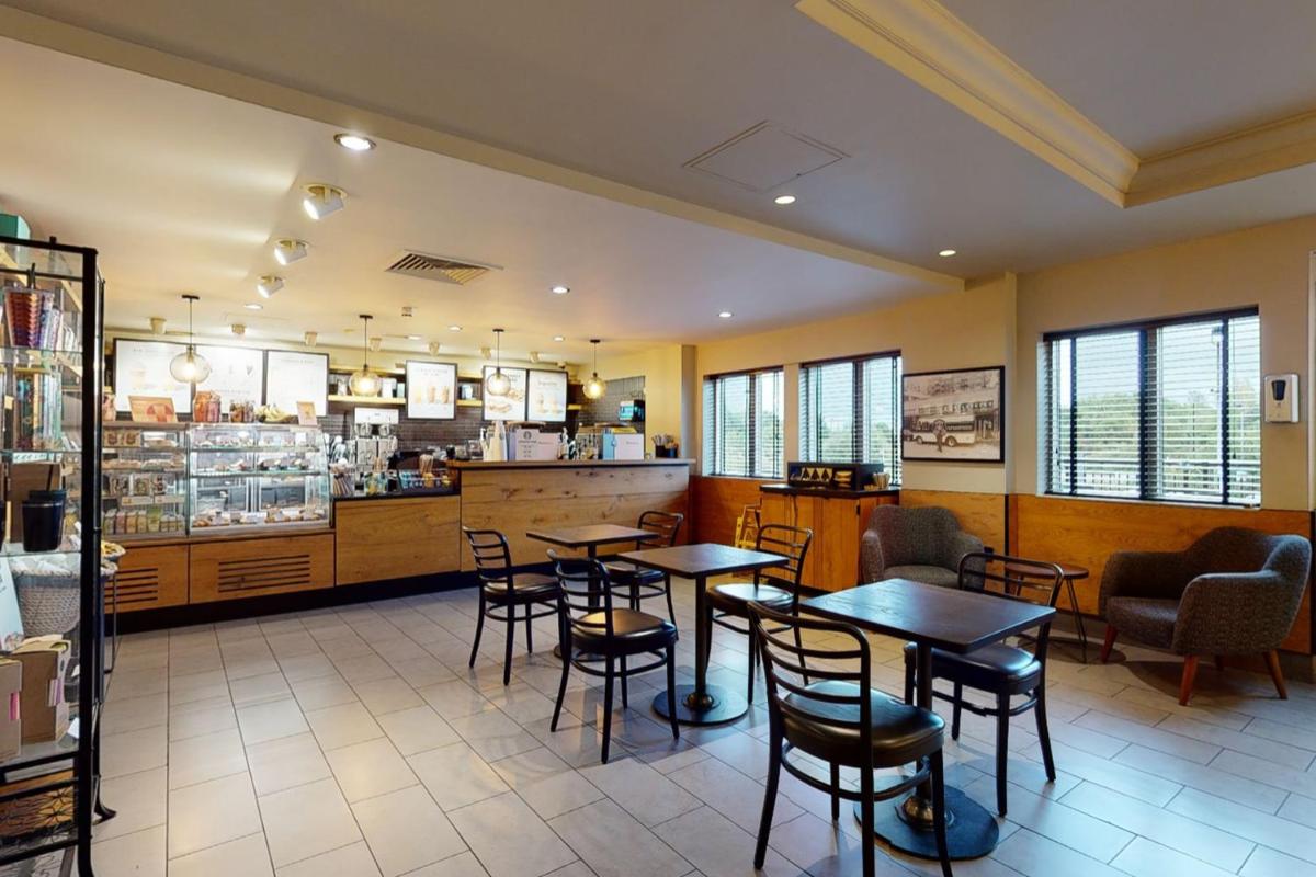 Village Hotel Newcastle - Housity