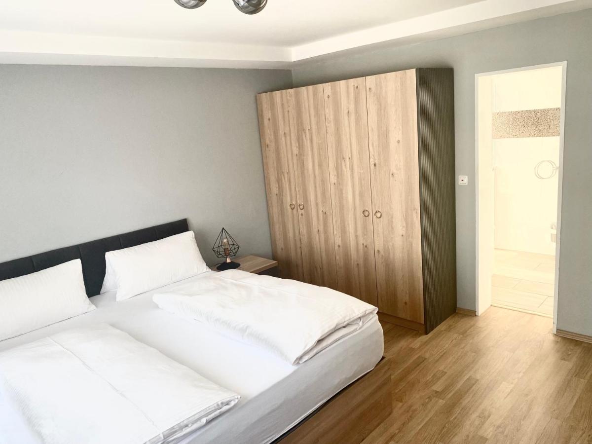 Louis Hotels - Housity