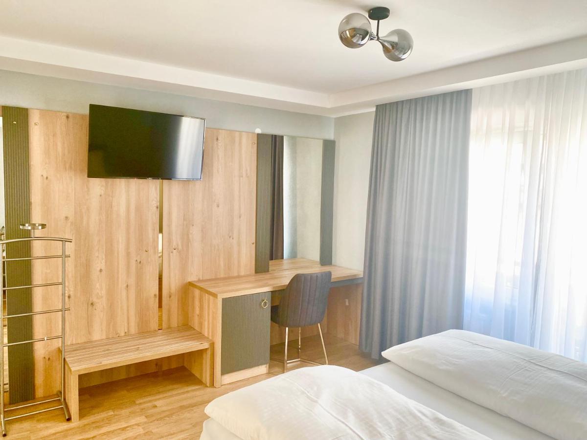 Louis Hotels - Housity