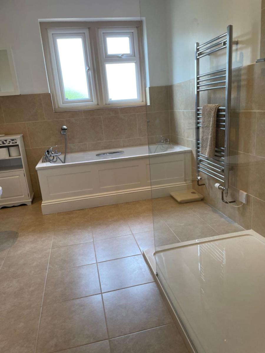 Cotswolds Luxury House in Central Bourton Large Sleeps 2-11. Pet Friendly. - Housity