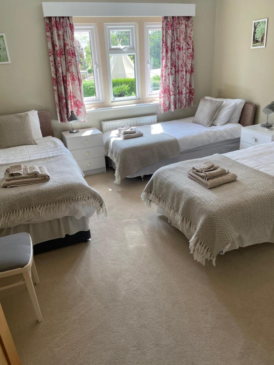 Cotswolds Luxury House in Central Bourton Large Sleeps 2-11. Pet Friendly. - Housity