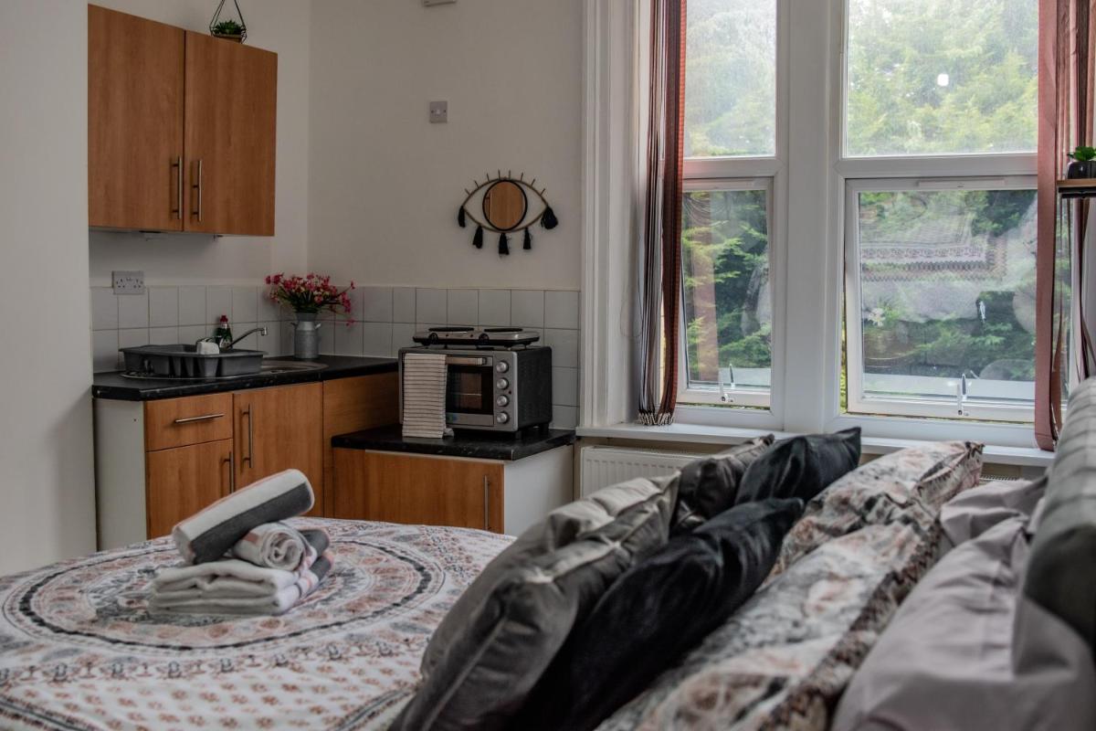 Bv Comfy Studio At Maningham Lane Bradford - Housity