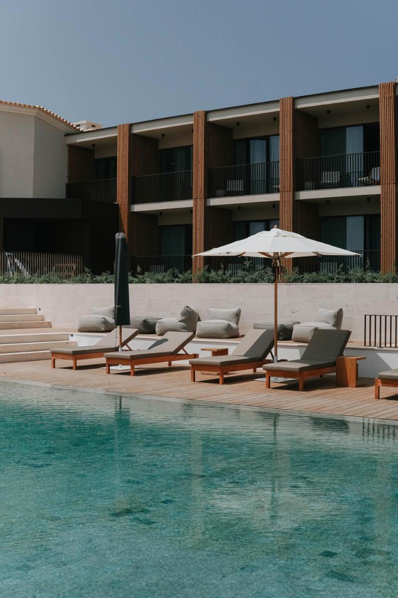 A piscina em ou perto de Aethos Ericeira