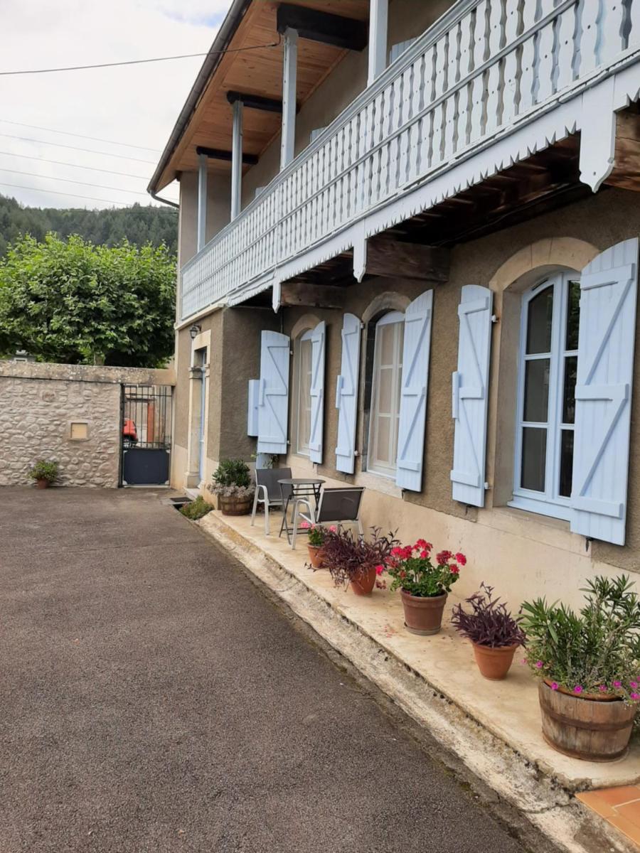 Bel appartement rénové dans maison bigourdane - Housity