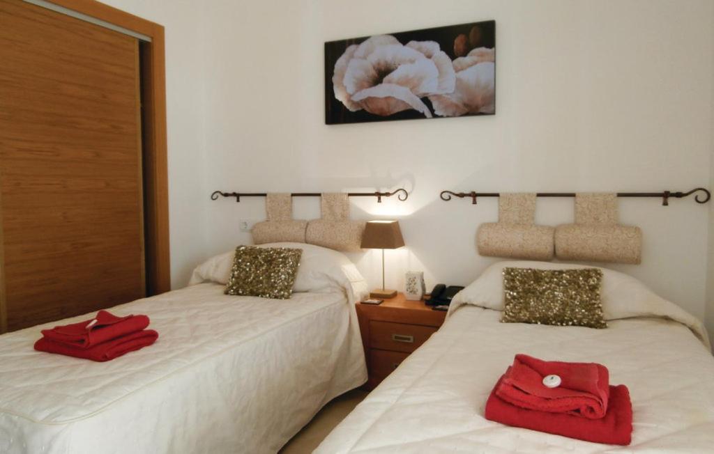 Lovely Apartment Overlooking Golf Course Lake - AO21622 - Housity